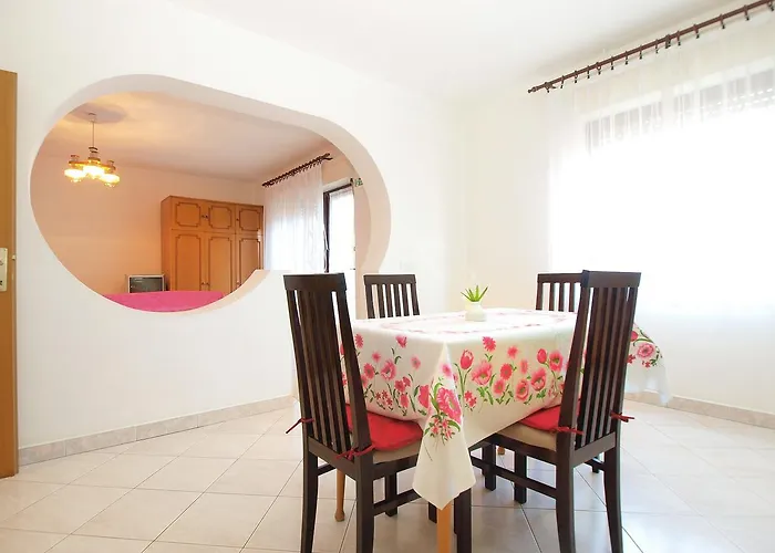 Apartment Silvano 1563 Pula